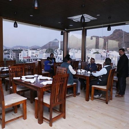 Pine Regency - Aravali'S Peak View Hotel Udaipur Eksteriør billede