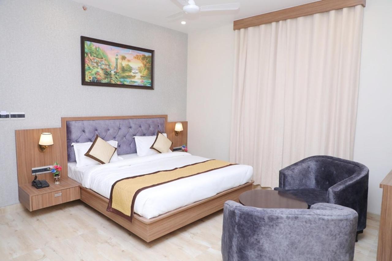 Pine Regency - Aravali'S Peak View Hotel Udaipur Eksteriør billede