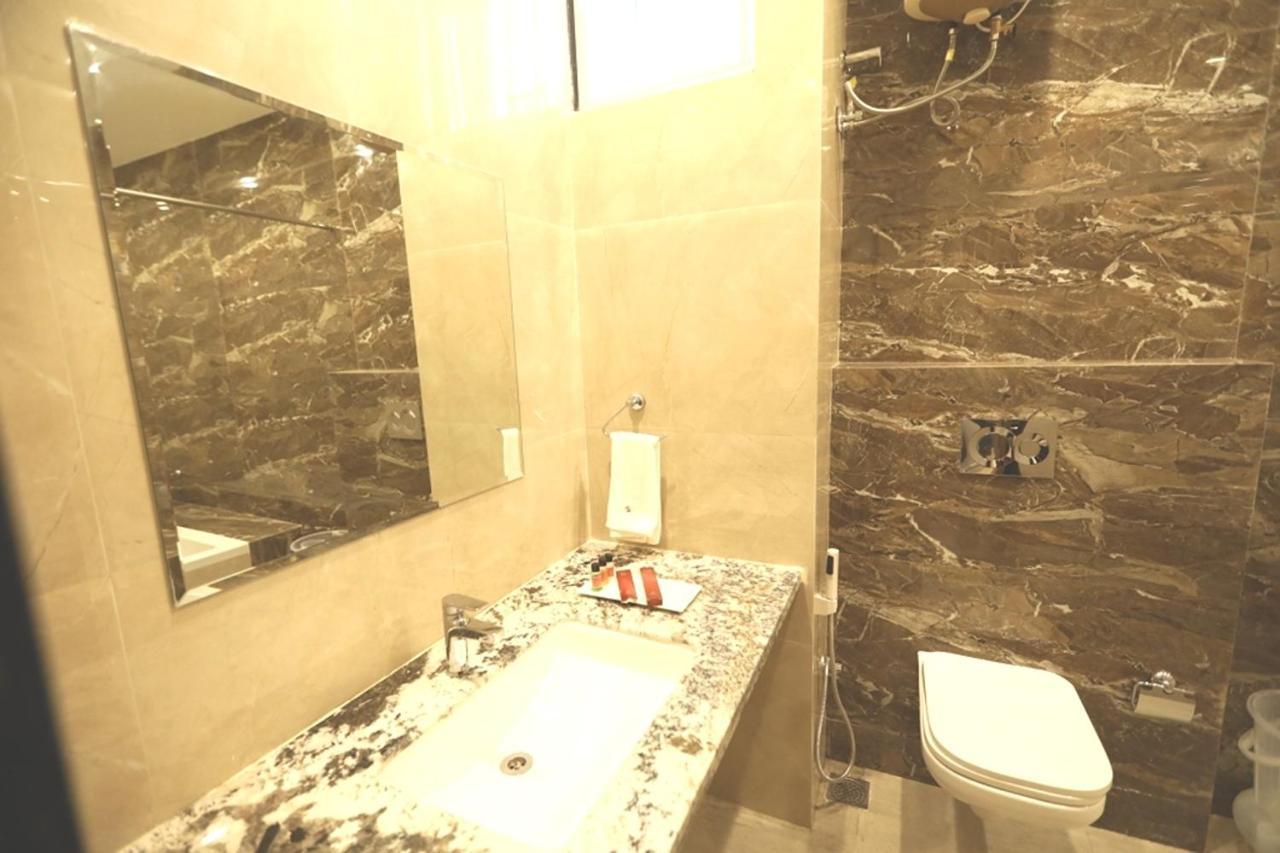 Pine Regency - Aravali'S Peak View Hotel Udaipur Eksteriør billede