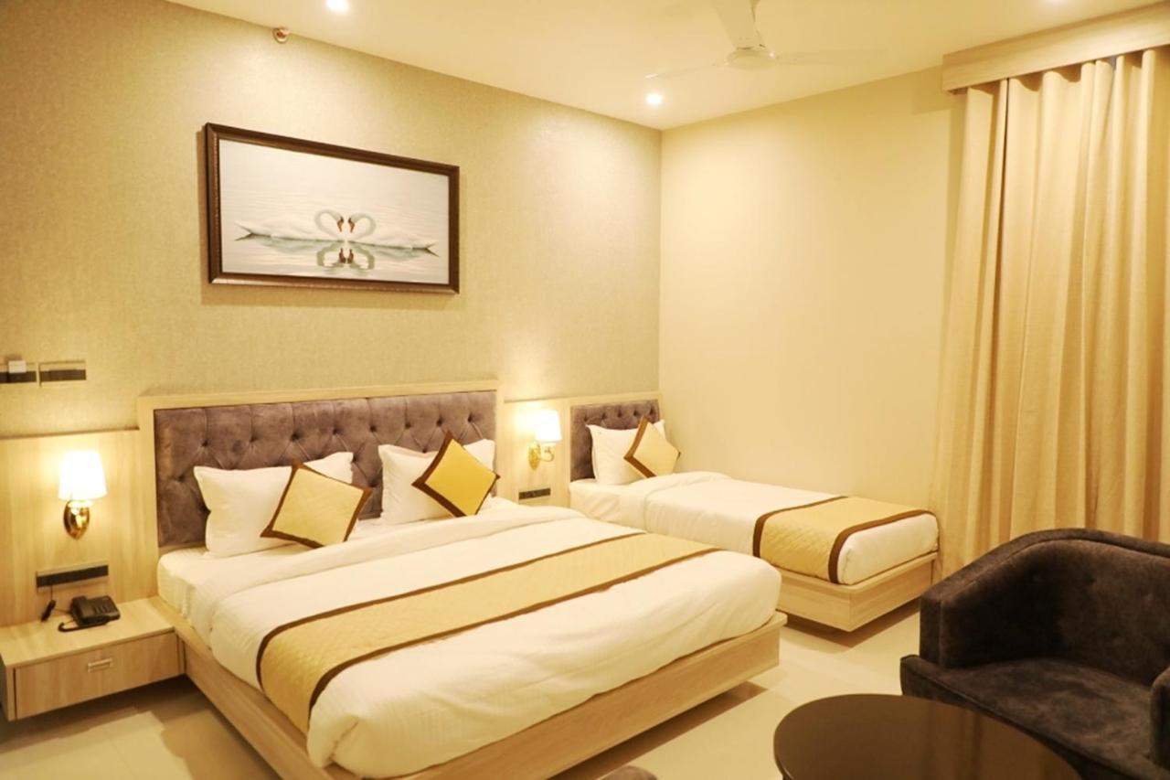 Pine Regency - Aravali'S Peak View Hotel Udaipur Eksteriør billede