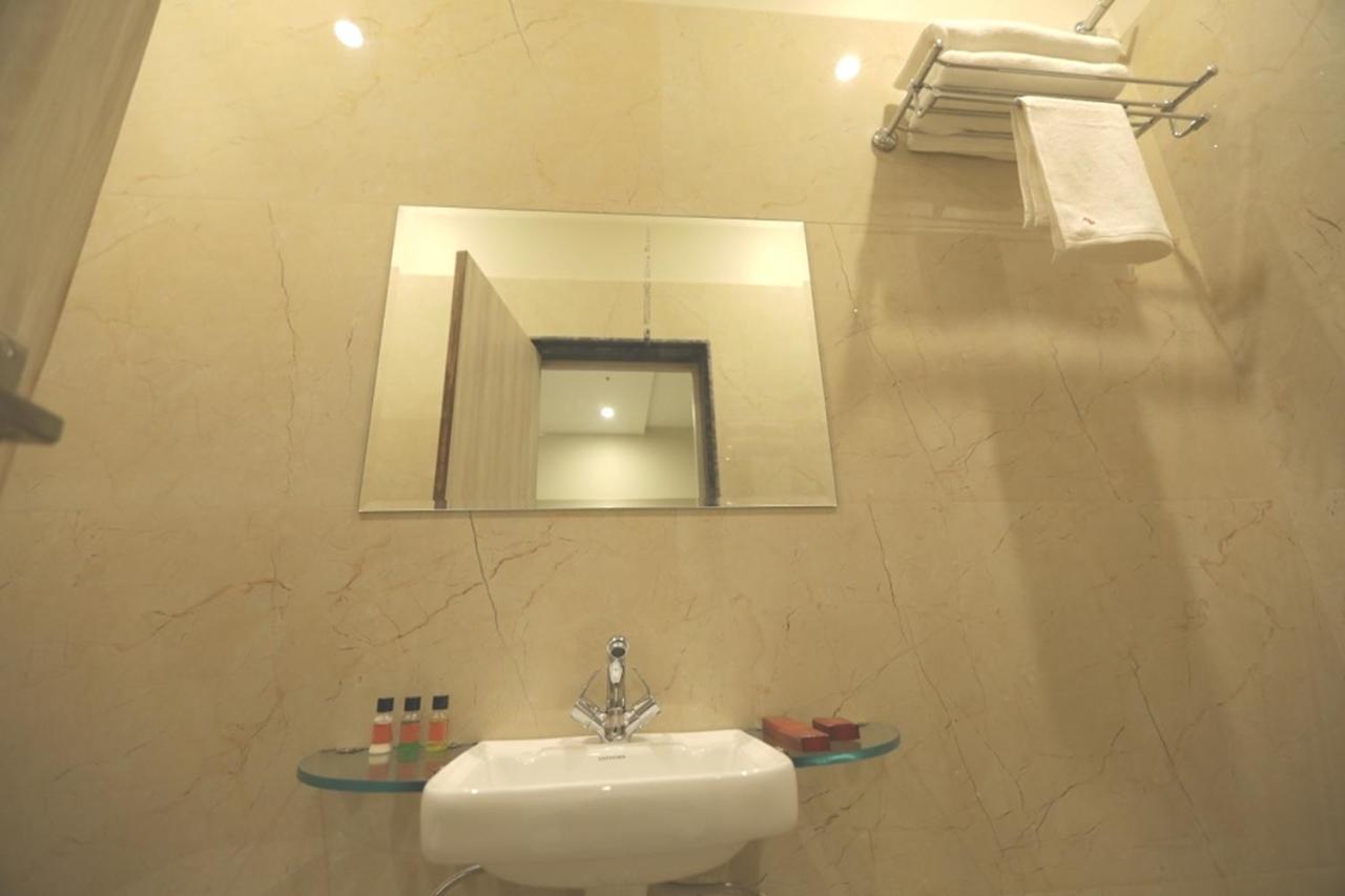Pine Regency - Aravali'S Peak View Hotel Udaipur Eksteriør billede
