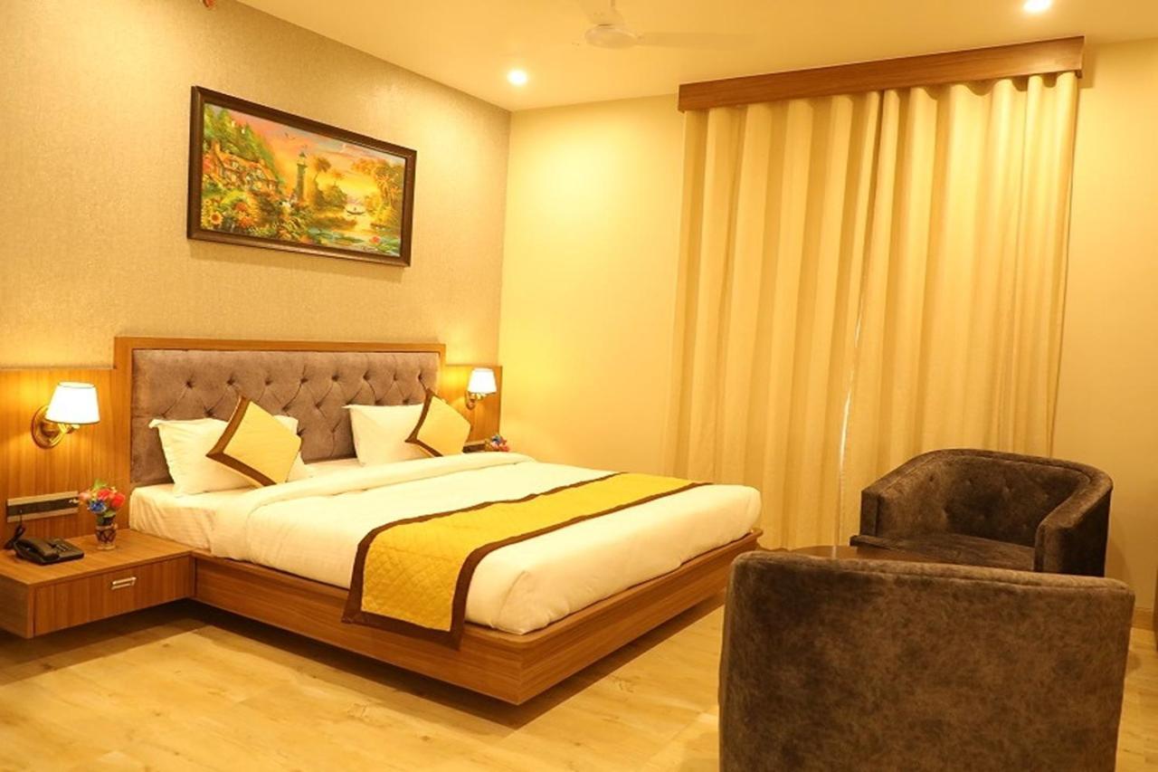 Pine Regency - Aravali'S Peak View Hotel Udaipur Eksteriør billede